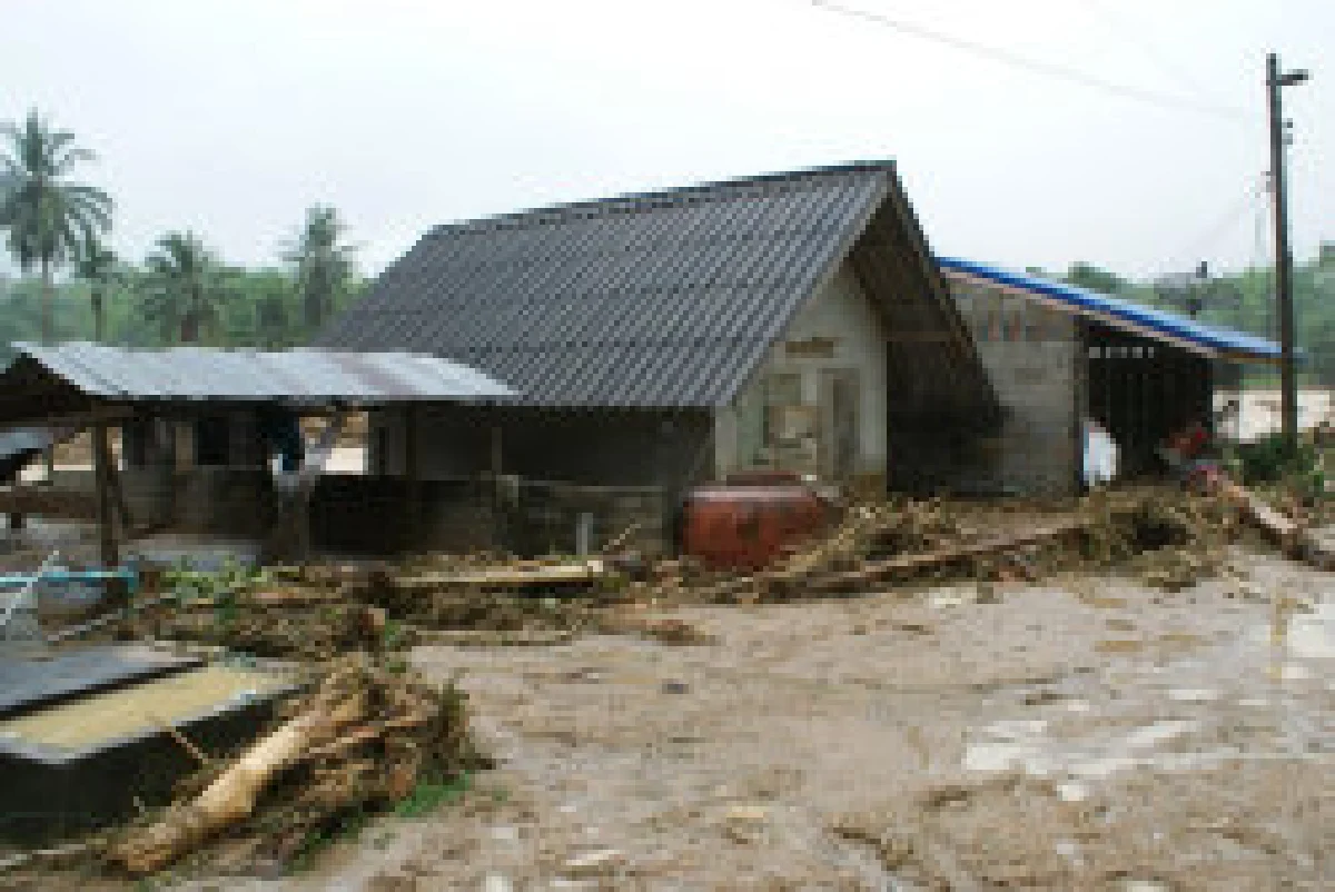 เผยนาทีชีวิต!ดินถล่มเขาพนม