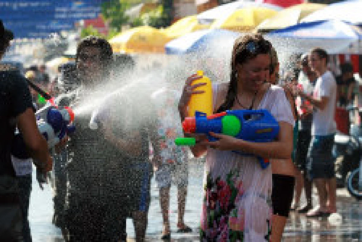 เตือนสงกรานต์ระวังน้ำอบ-แป้งปนเคมี