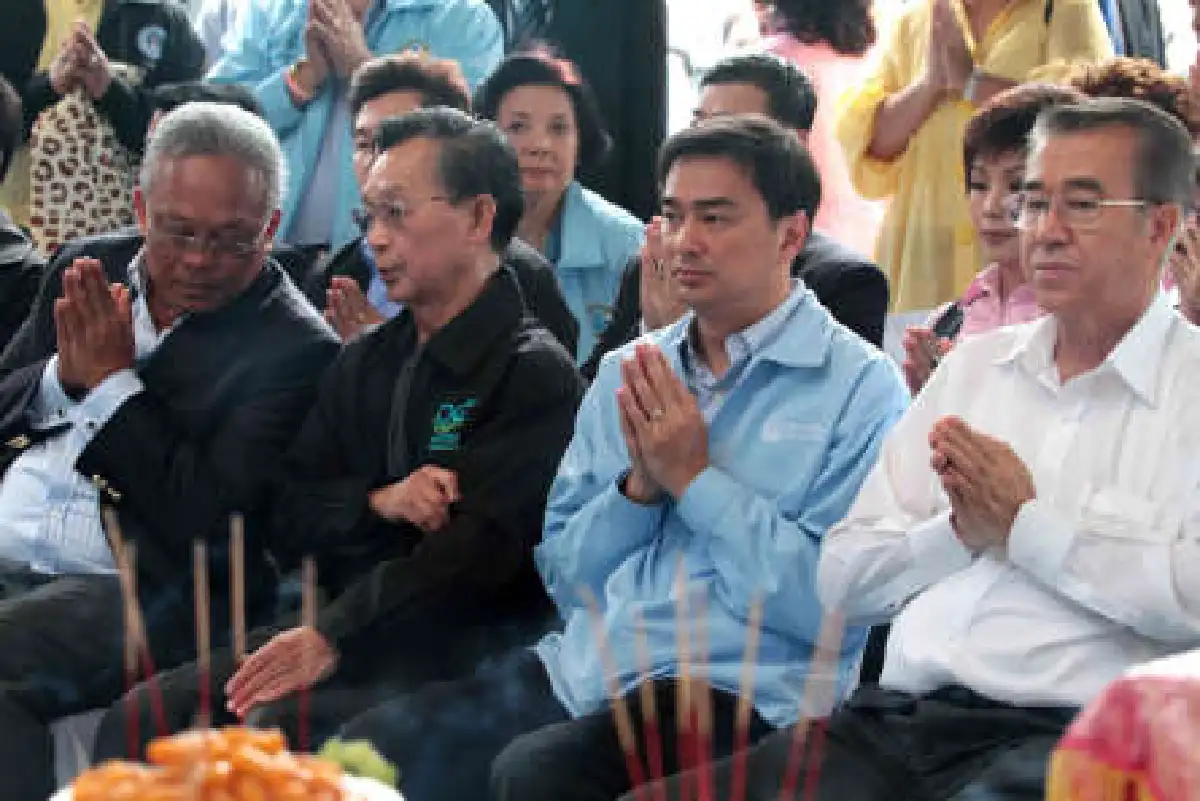 ปชป.ทำบุญครบ65ปี