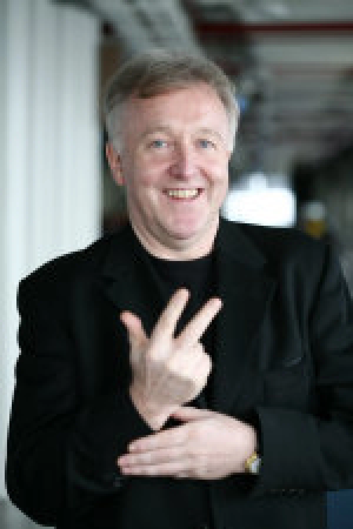 เอไอเอส-ดีแทค ระเบิดศึก IR