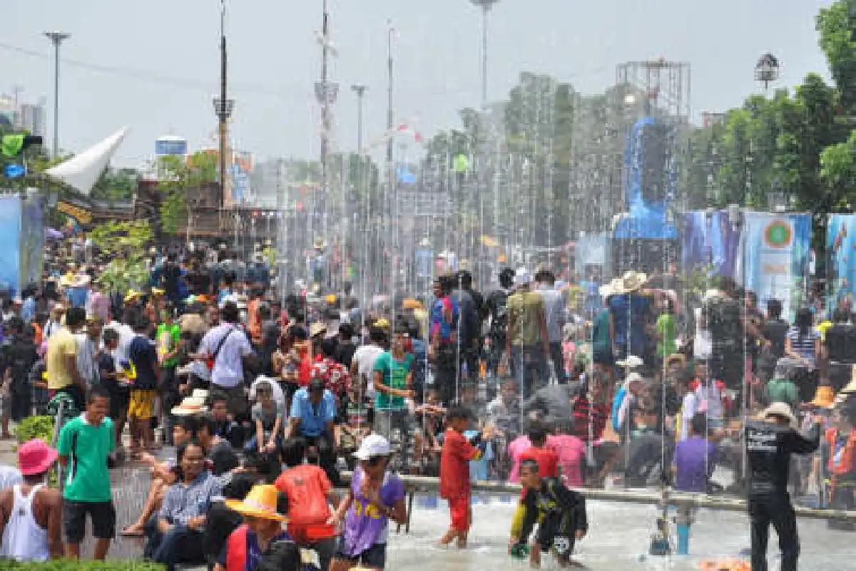 โคราชฉลองสงกรานต์วันสุดท้ายชุ่มฉ่ำ