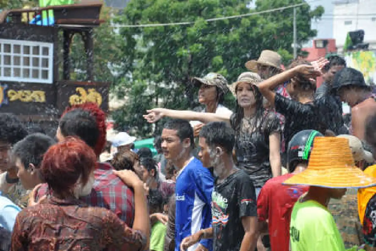 โคราชฉลองสงกรานต์วันสุดท้ายชุ่มฉ่ำ