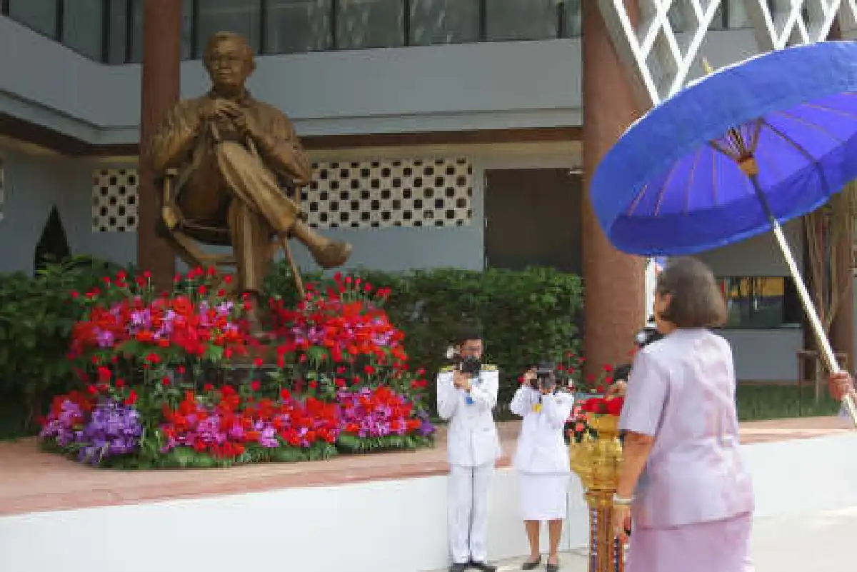 สมเด็จพระเทพฯเสด็จฯเปิดสถาบันคึกฤทธิ์