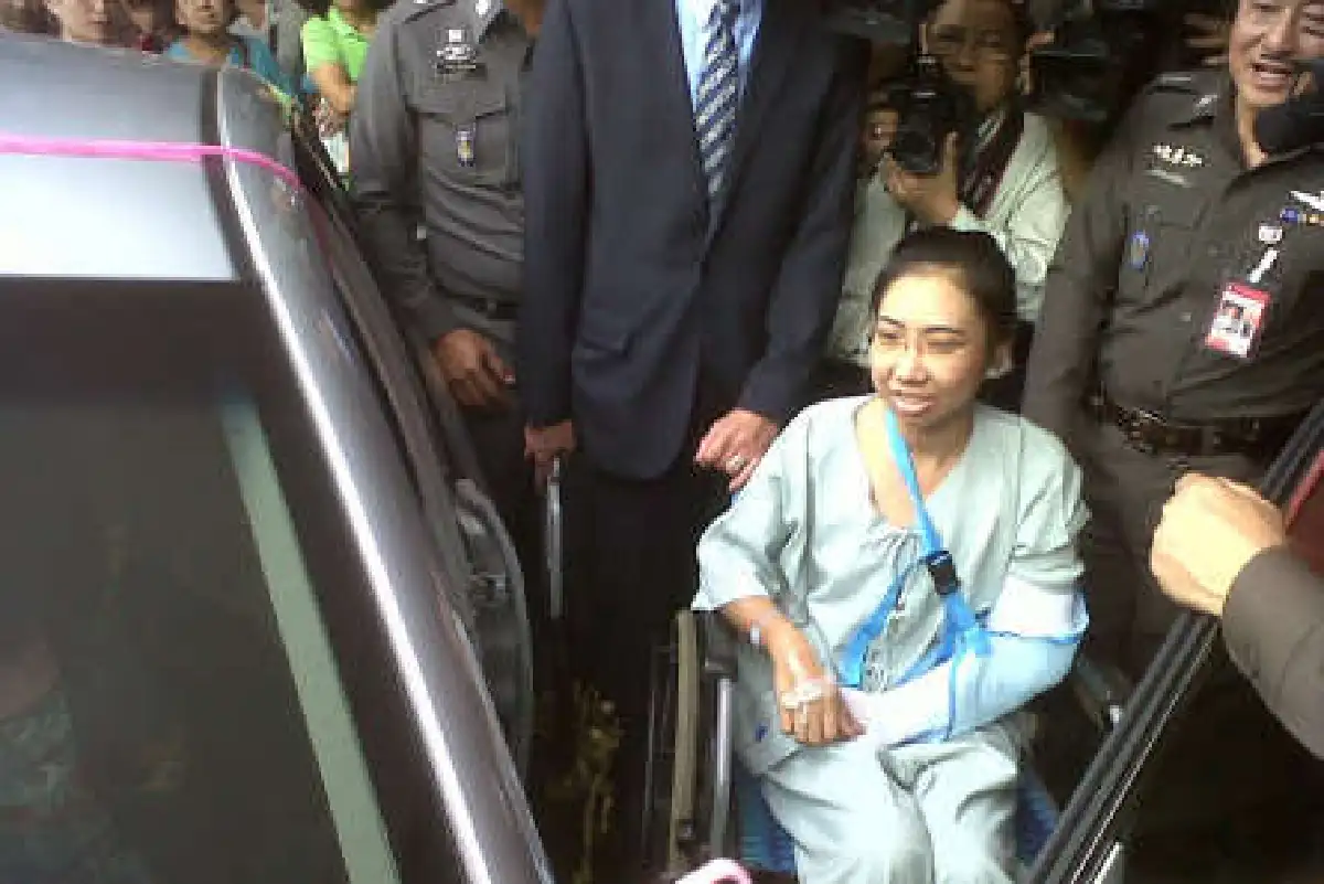 ตร.มอบคัมรี่คันใหม่ให้หมอกวาง