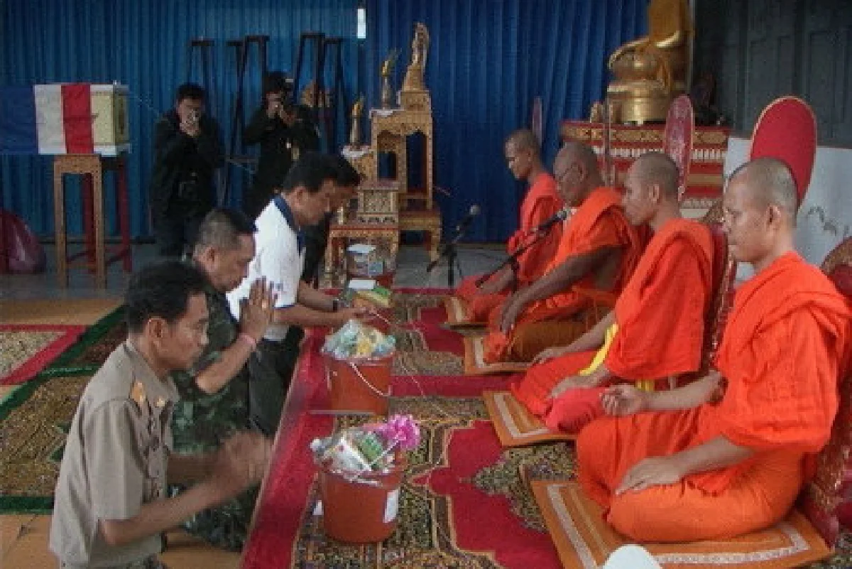 ผช.ผบ.ทบ.ร่วมฟังสวดพระอภิธรรมศพทหารกล้า