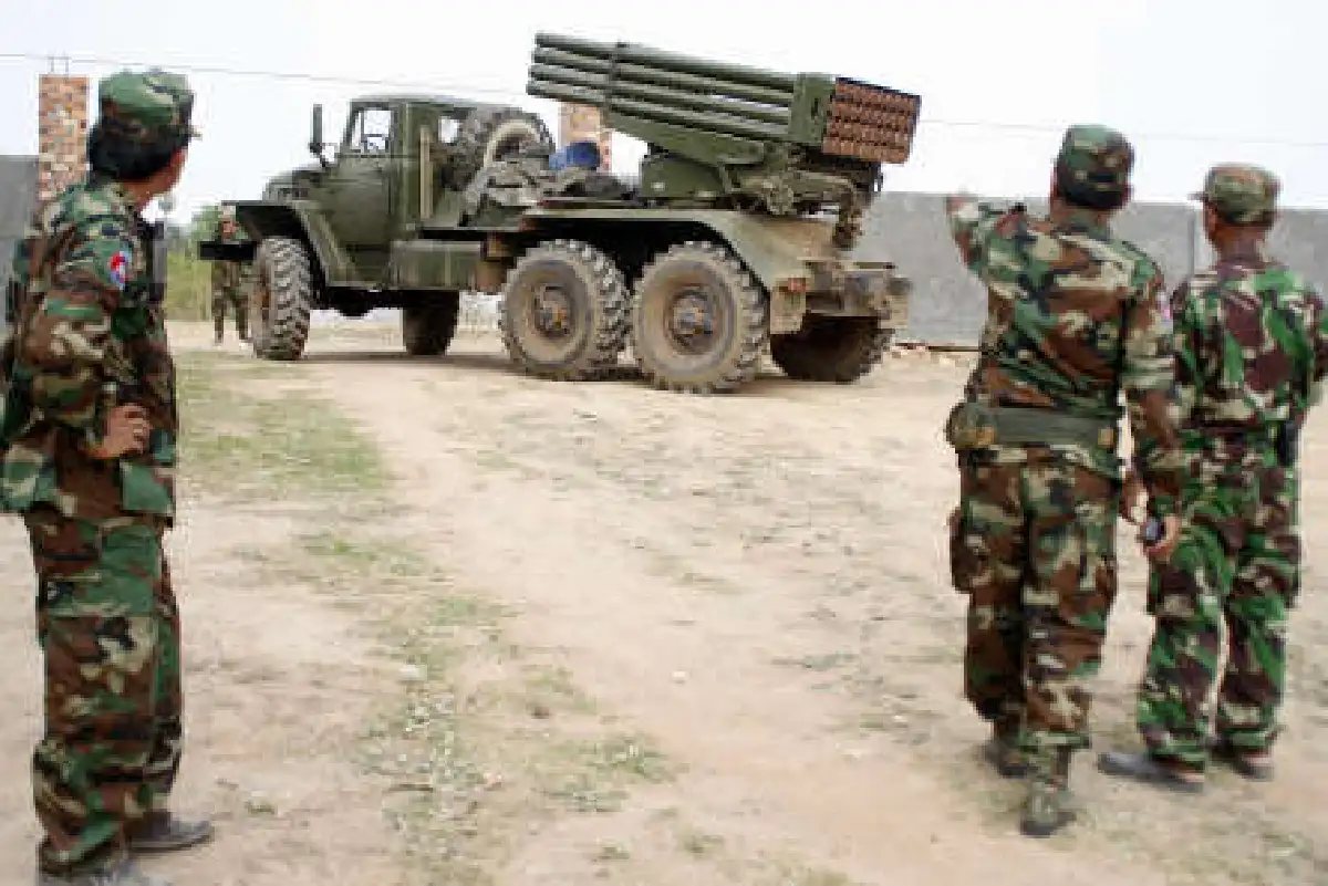 เขมรเสริมอาวุธหนักประชิดชายแดน