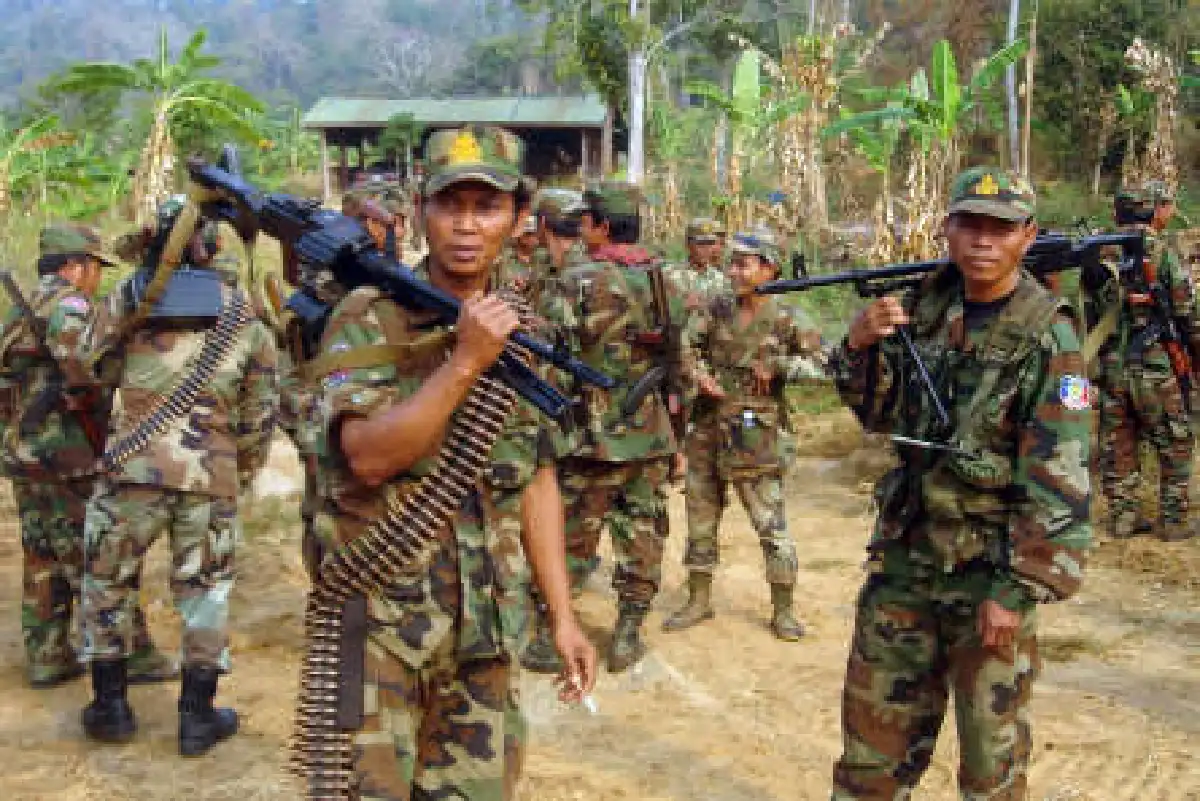 ไทยเขมรปะทะอีกปืนกลสนั่นตาเมือนธม