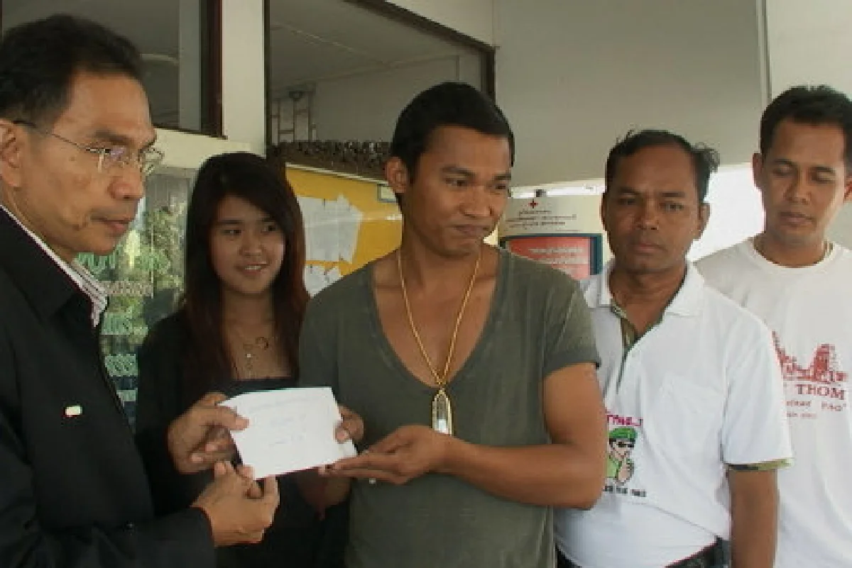 จาพนมมอบ5หมื่นช่วยบ้านเกิด