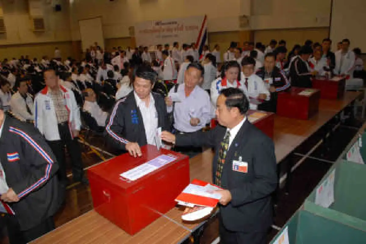 พท.ตั้งเพื่อนแม้วนั่งกรรมการบริหาร