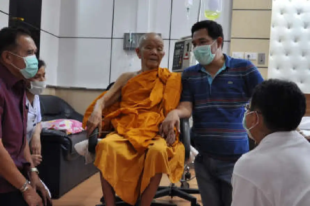 หลวงพ่อคูณป่วยติดเชื้อในปอดเรื้อรัง