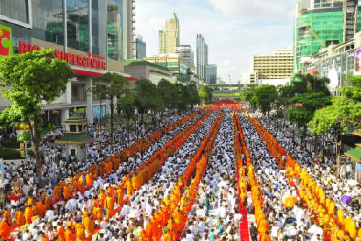 ประมวลภาพตักบาตรพระ1.2หมื่นรูป