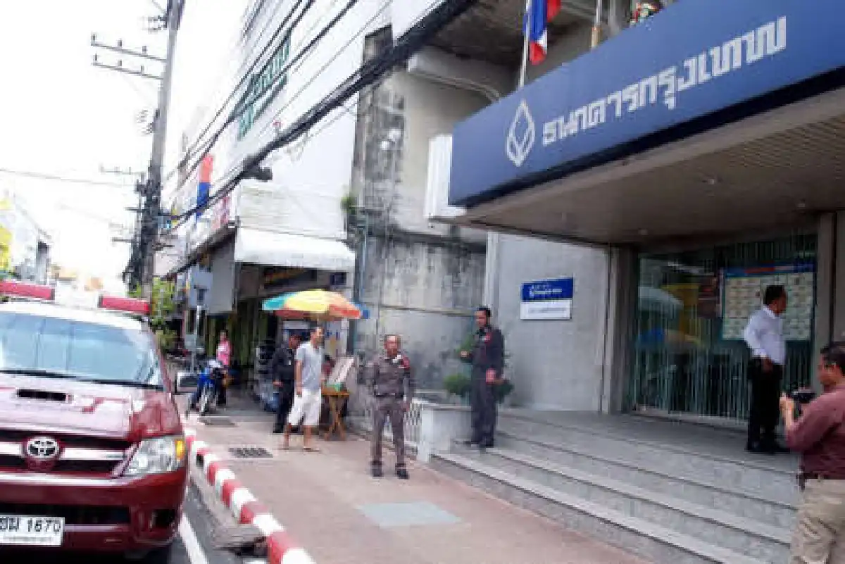 โจรชิงเงิน1.8แสนหน้าแบงก์บัวหลวงเมืองคอน