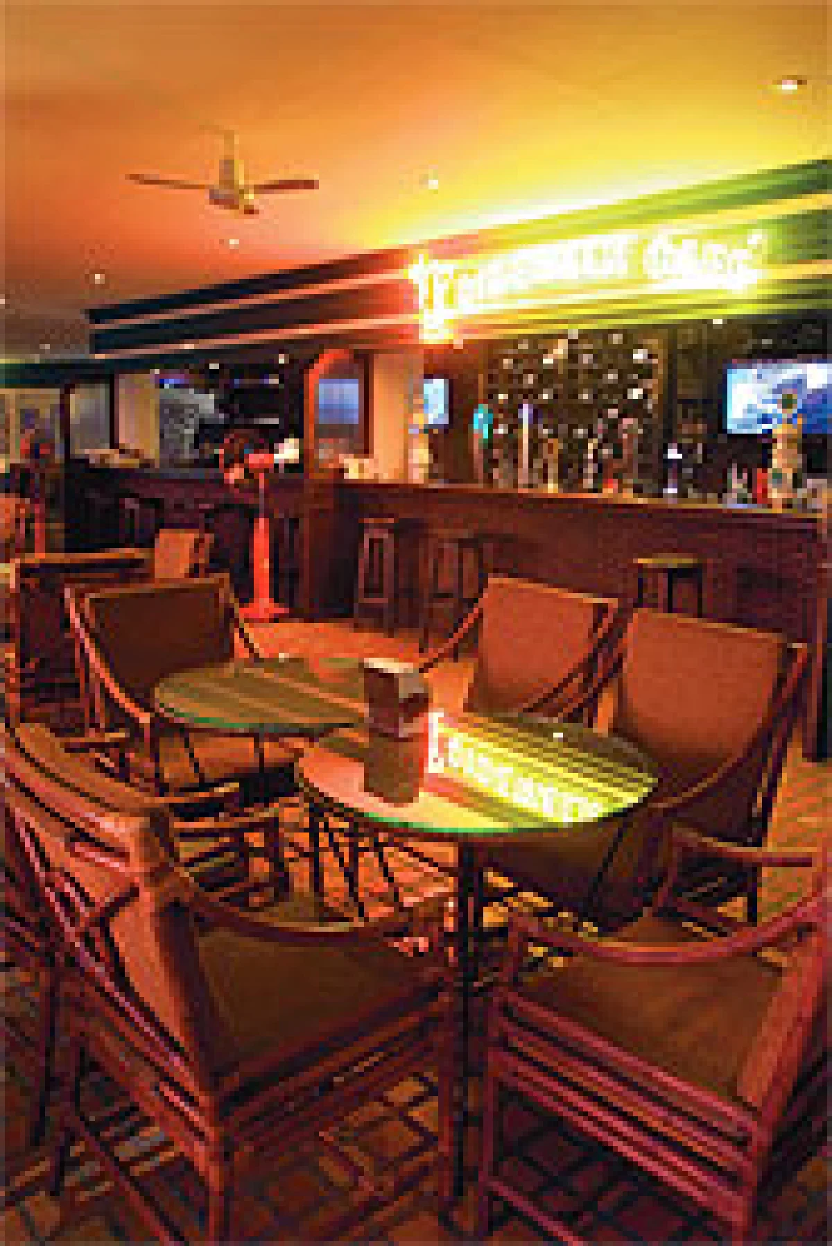 24 ชั่วโมงกับ...ไซด์วอล์ค คาเฟ่
