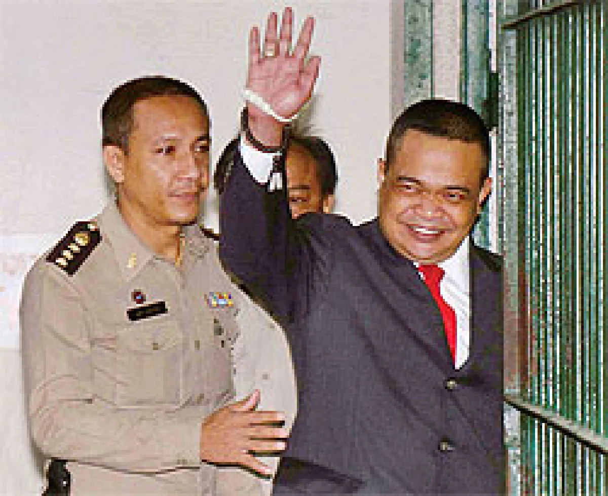 แดงกระเพื่อม พท.สะเทือน