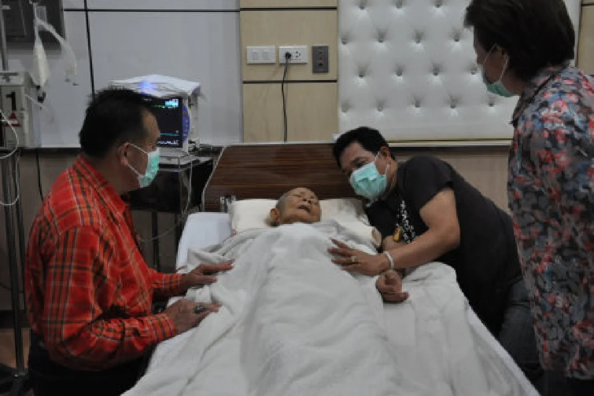 หลวงพ่อคูณไม่ฉันอาหารหวั่นอาการทรุดหนัก