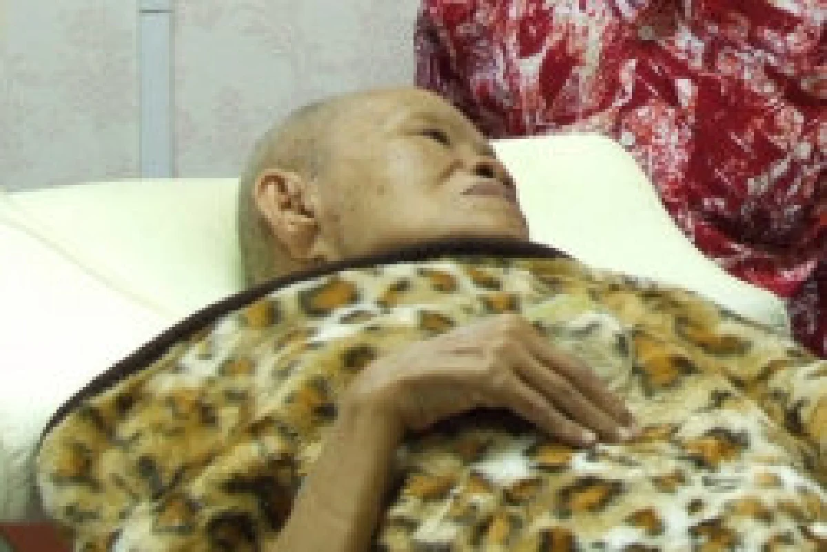 แพทย์ถวายอาหารเหลวหลวงพ่อคูณ-อาการยังทรงตัว