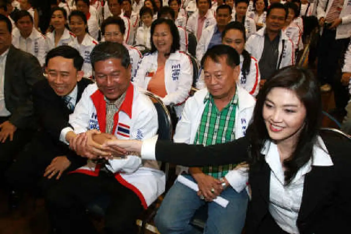 ยิ่งลักษณ์ประกาศนำเพื่อไทยลั่นไม่แก้แค้น