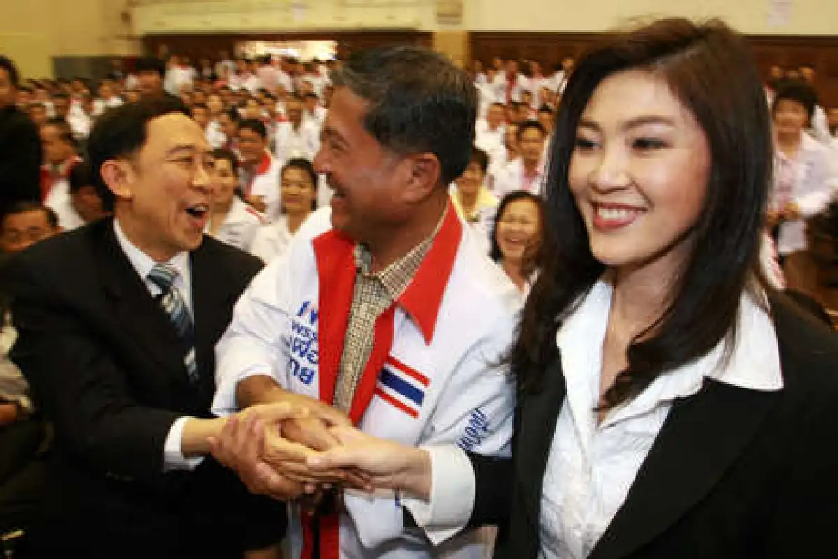 ยิ่งลักษณ์ประกาศนำเพื่อไทยลั่นไม่แก้แค้น