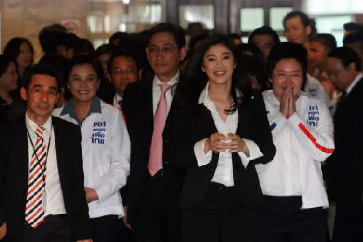 ยิ่งลักษณ์ประกาศนำเพื่อไทยลั่นไม่แก้แค้น