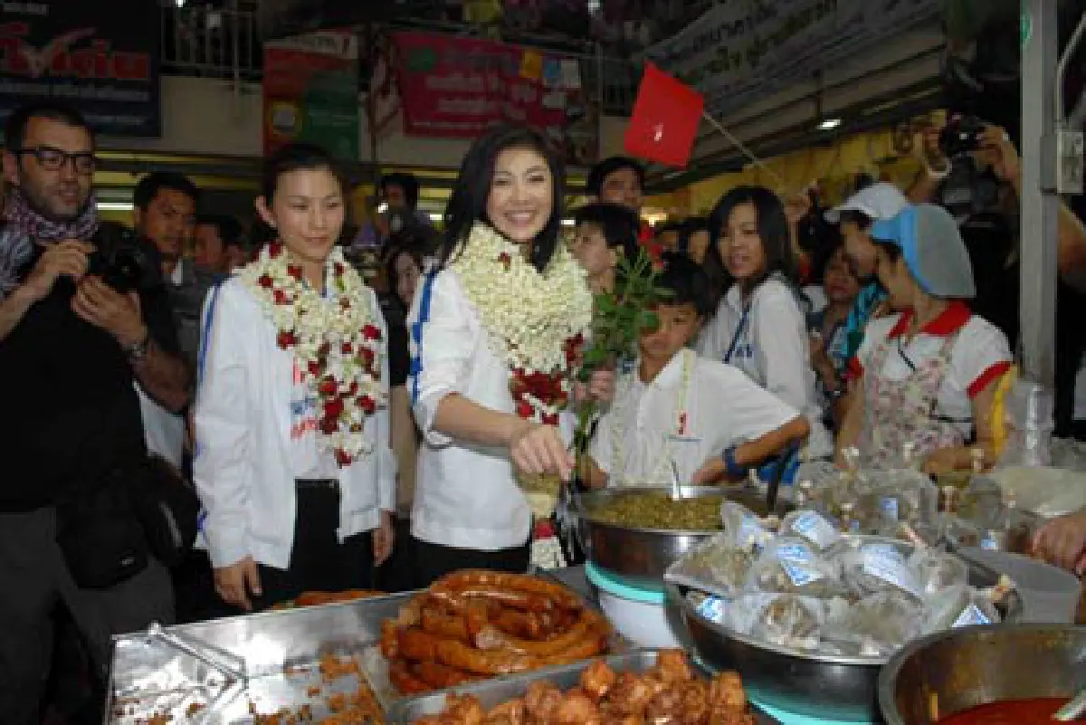 ยิ่งลักษณ์ป้องเสื้อแดง