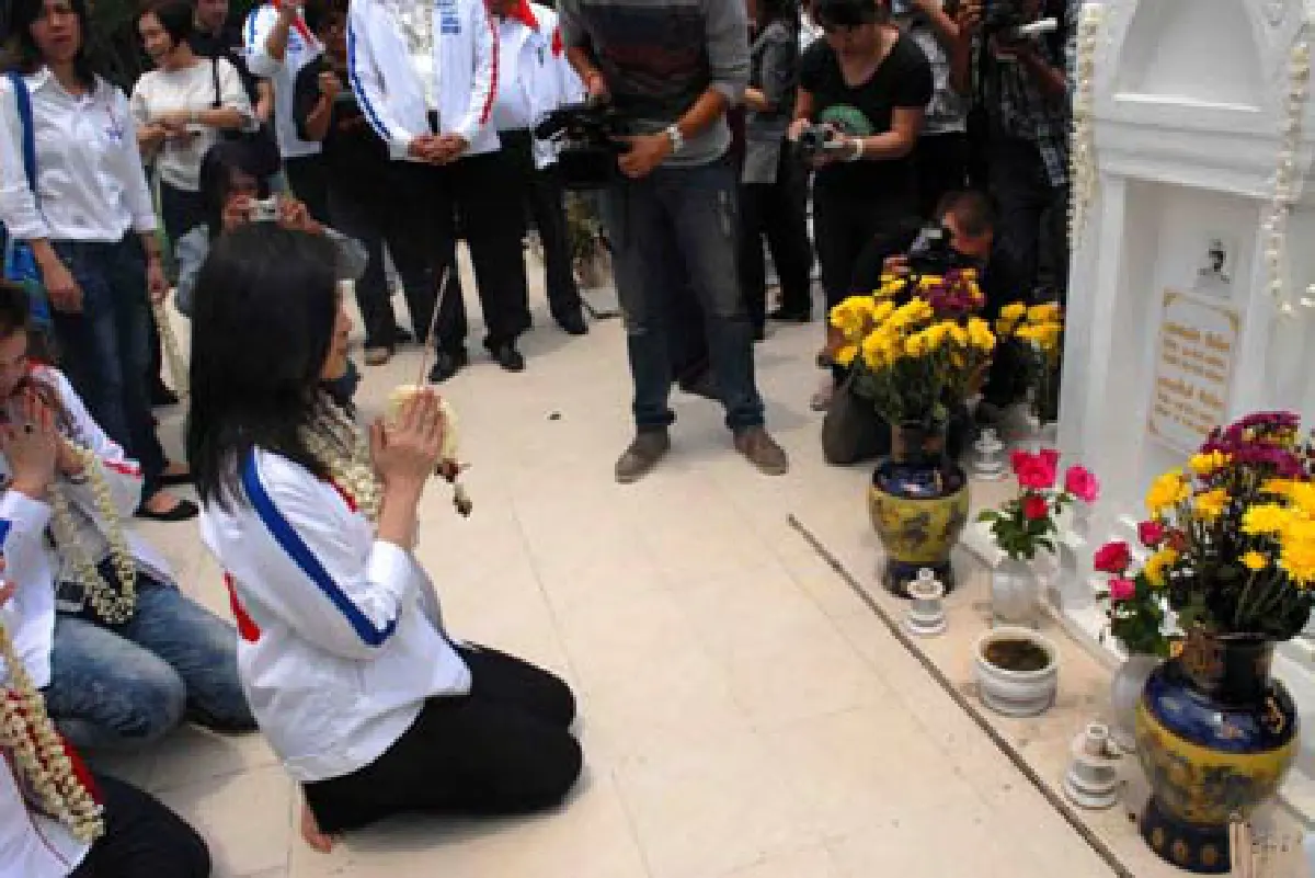 ยิ่งลักษณ์ป้องเสื้อแดง