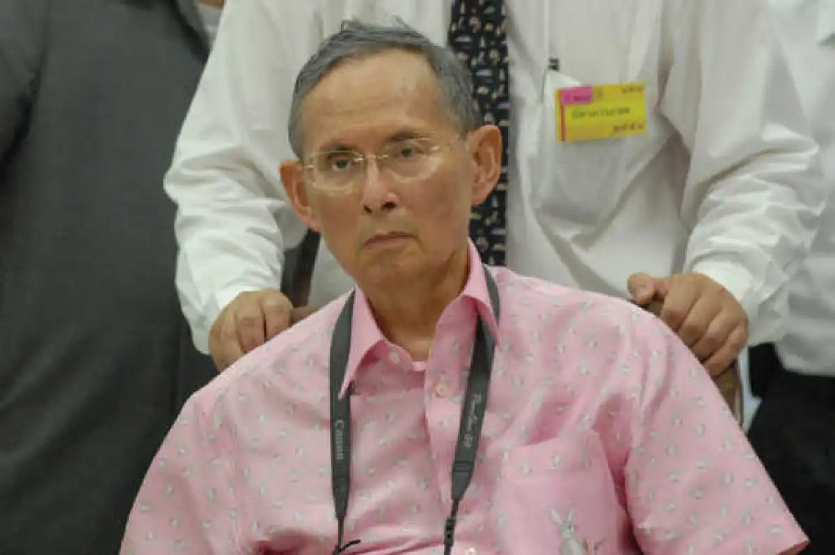 ในหลวงเสด็จฯท่าน้ำรพ.ศิริราช