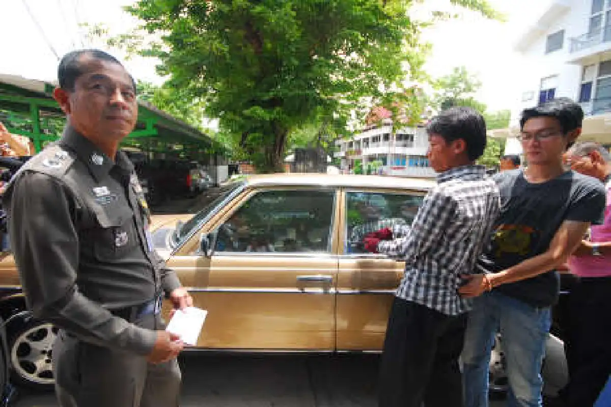 รวบโจรตะเวนทุบรถฉกทรัพย์เที่ยวอาบอบนวด