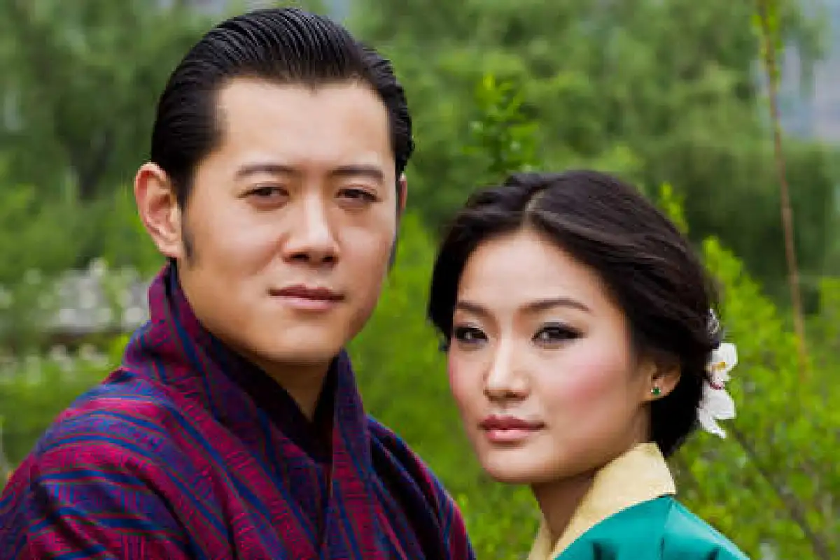 กษัตริย์จิกมีทรงพาพระคู่หมั้นออกงาน