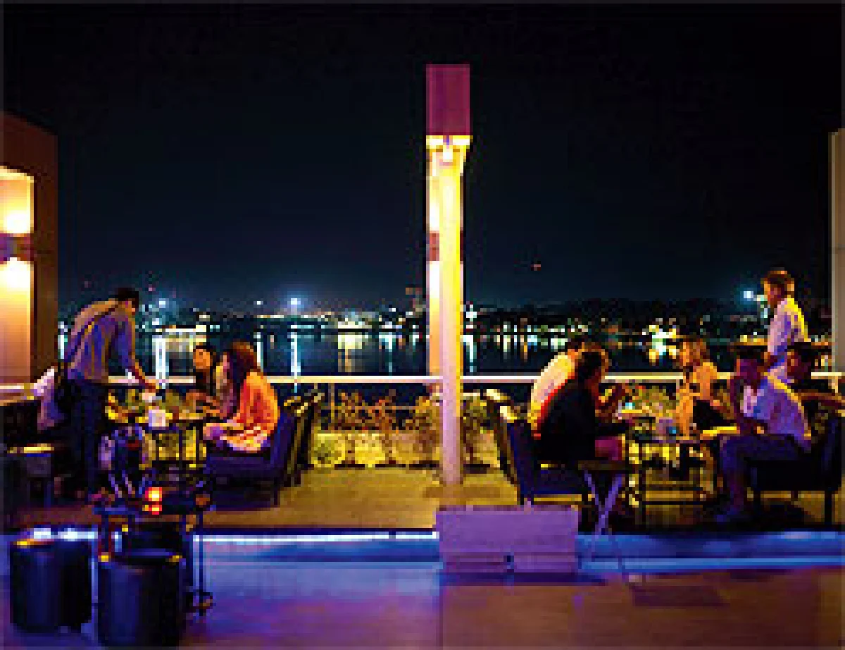 'ไนซ์ สกาย' ชิลสบายริมบึง