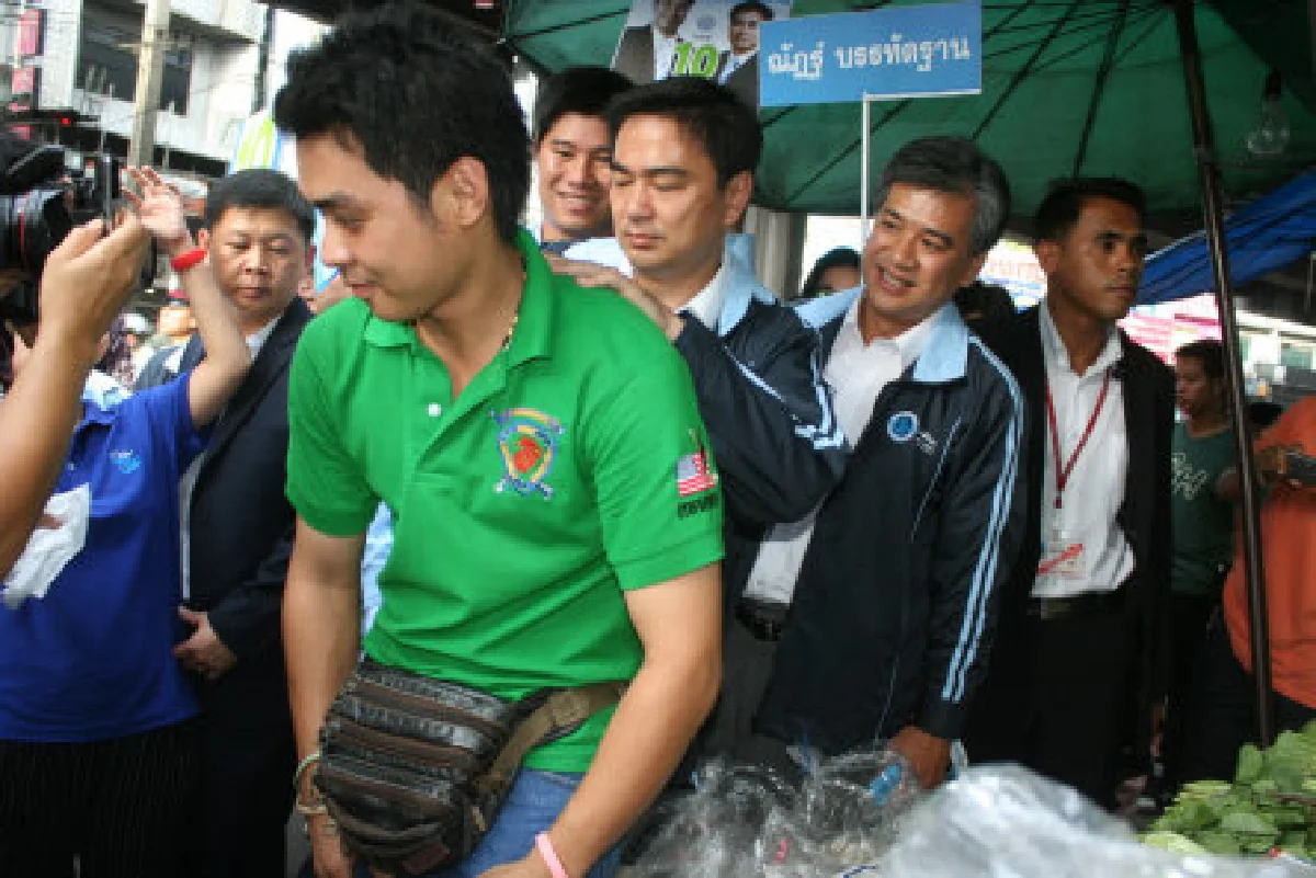 มาร์คหาเสียงตลาดบางกะปิ