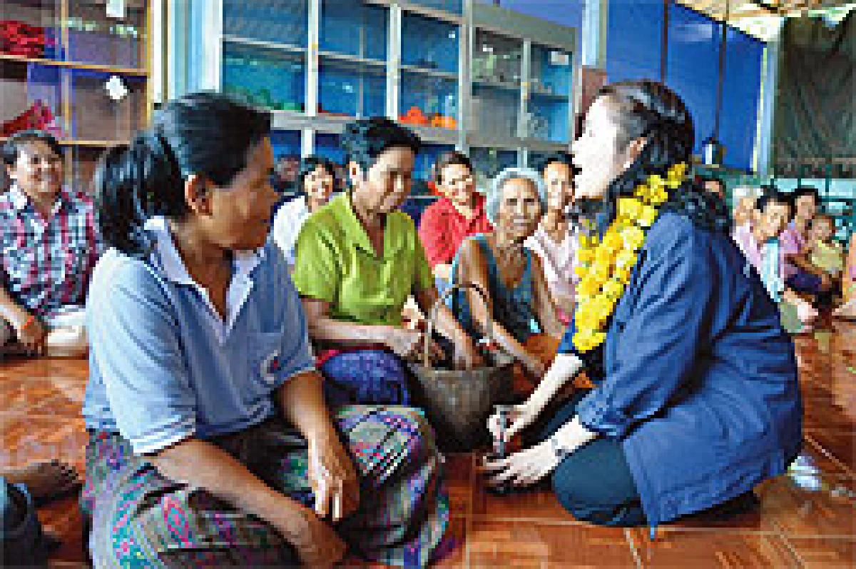 รอบรั้วเลือกตั้ง