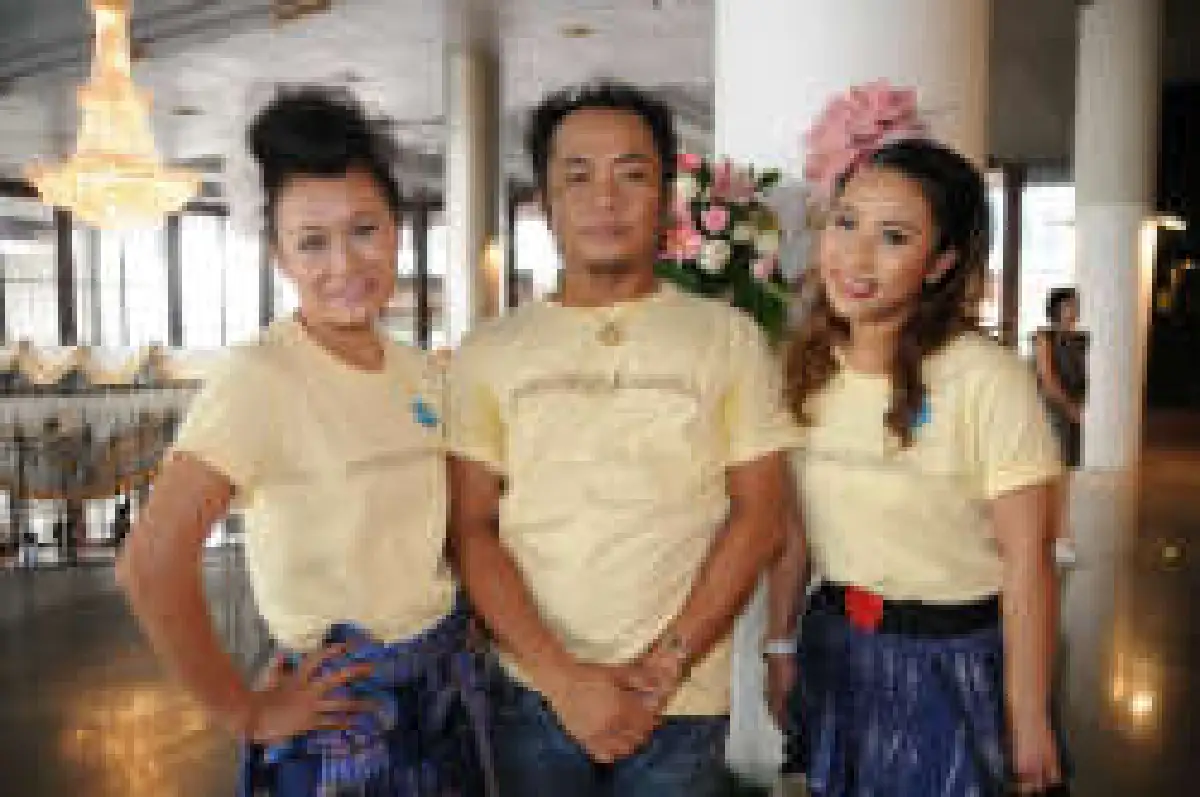 โปงลางสะออน ร่วมถ่ายทอดบทเพลง"ครองแผ่นดินโดยธรรม"