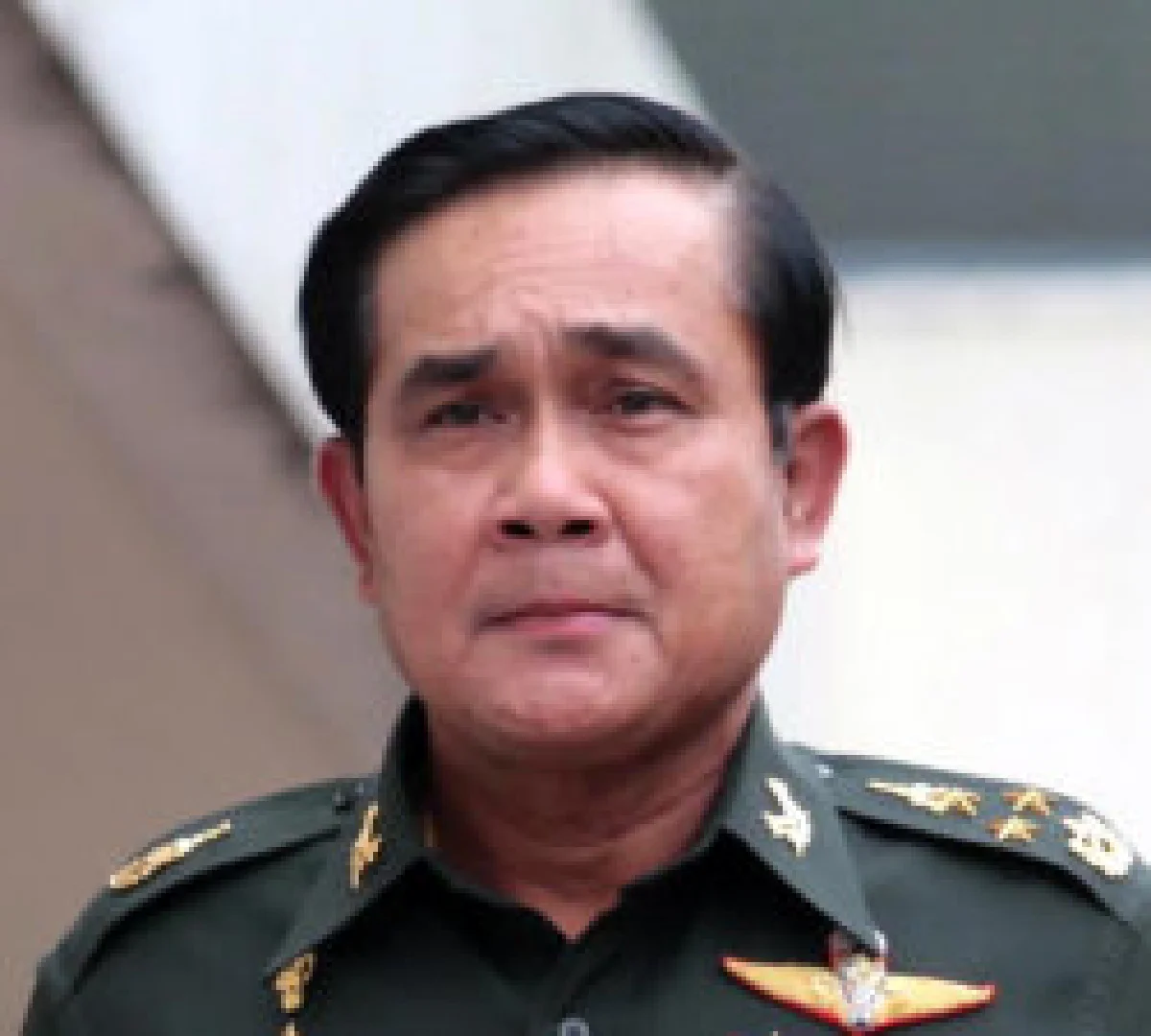 ผบ.ทบ.ซัดไพโรจน์ไม่ให้เกียรติ