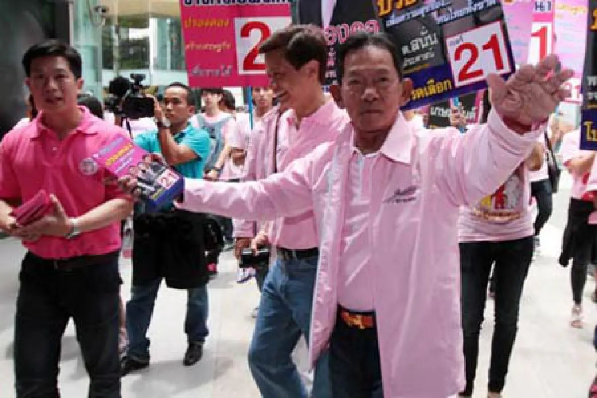 เสธหนั่นวอนทุกพรรคจับมือสกัดอำนาจนอกระบบ