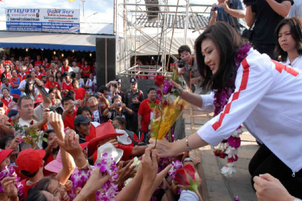 ยิ่งลักษณ์ลุยเมืองกาญจน์ อ้อนขอ5เก้าอี้