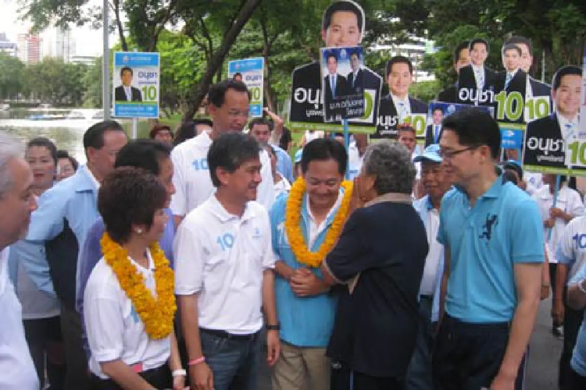 องอาจพาน้องฟ้าช่วยหาเสียงสวนลุม