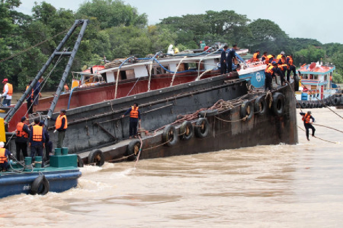 กู้เรือน้ำตาลล่มสำเร็จ