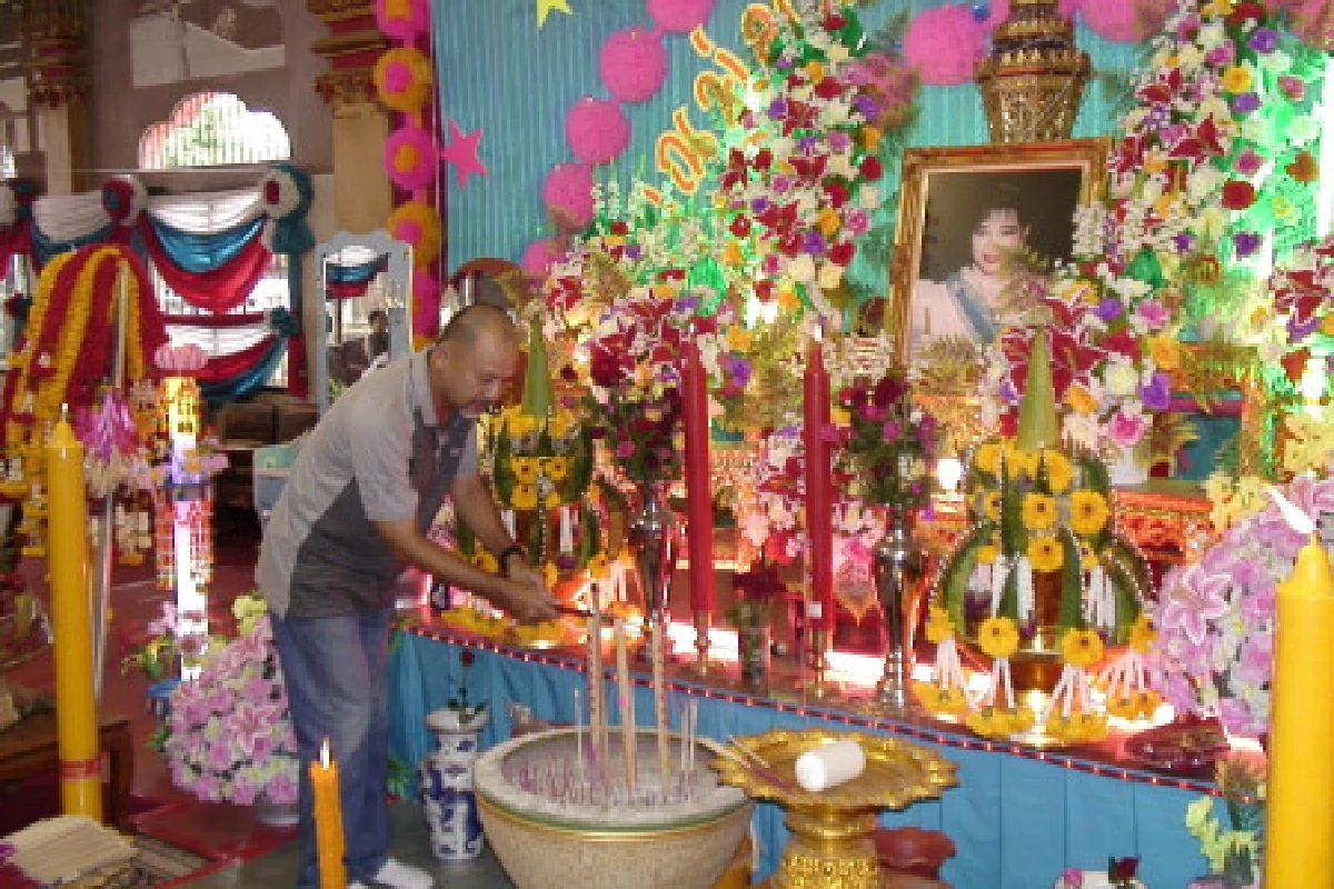 แฟนเพลงร่วมรำลึก19ปี"พุ่มพวง"