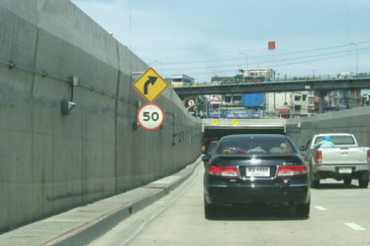 10อุโมงค์ลอดข้ามแยกอันตราย 10อุโมงค์ลอดข้ามแยกอันตราย