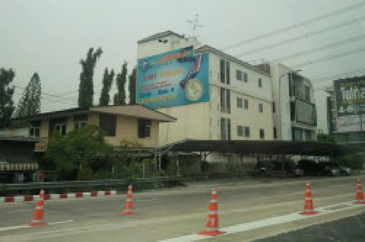 หลังบ้าน เป็นทางด่วน ฮวงจุ้ย เสียจริงหรือ?