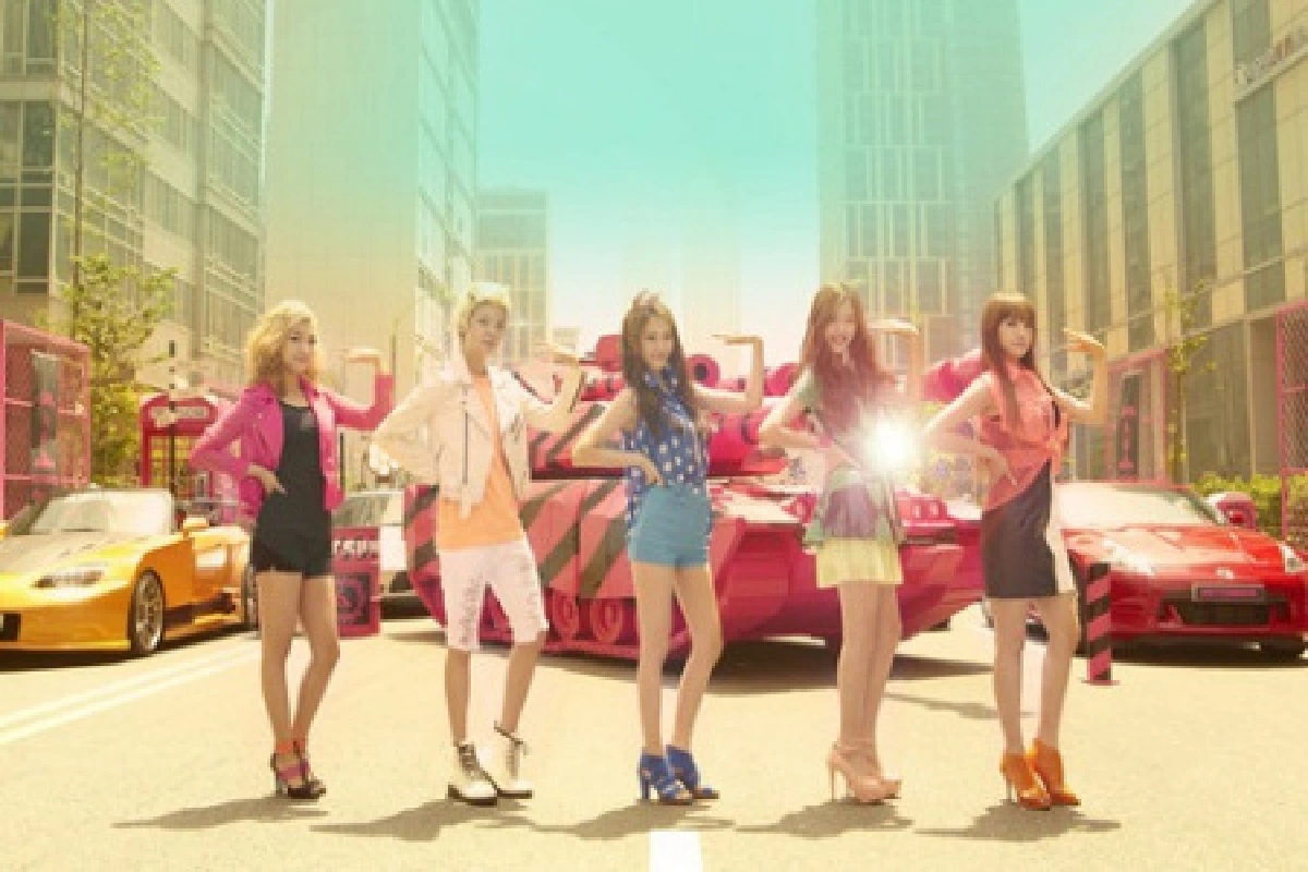 f(x)เปิดตัวเอ็มวี 'Hot Summer'พรุ่งนี้