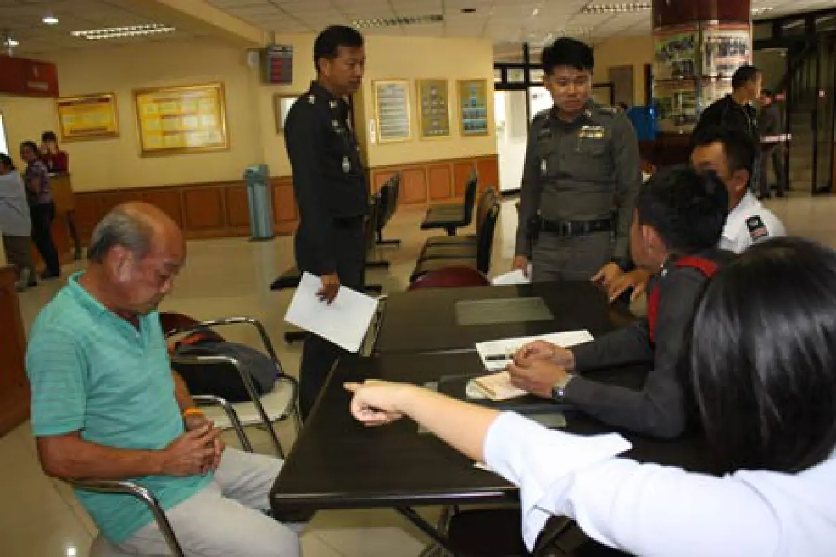 รวบเฒ่าหื่นโชว์ของลับเด็กปวช.คารถเมล์
