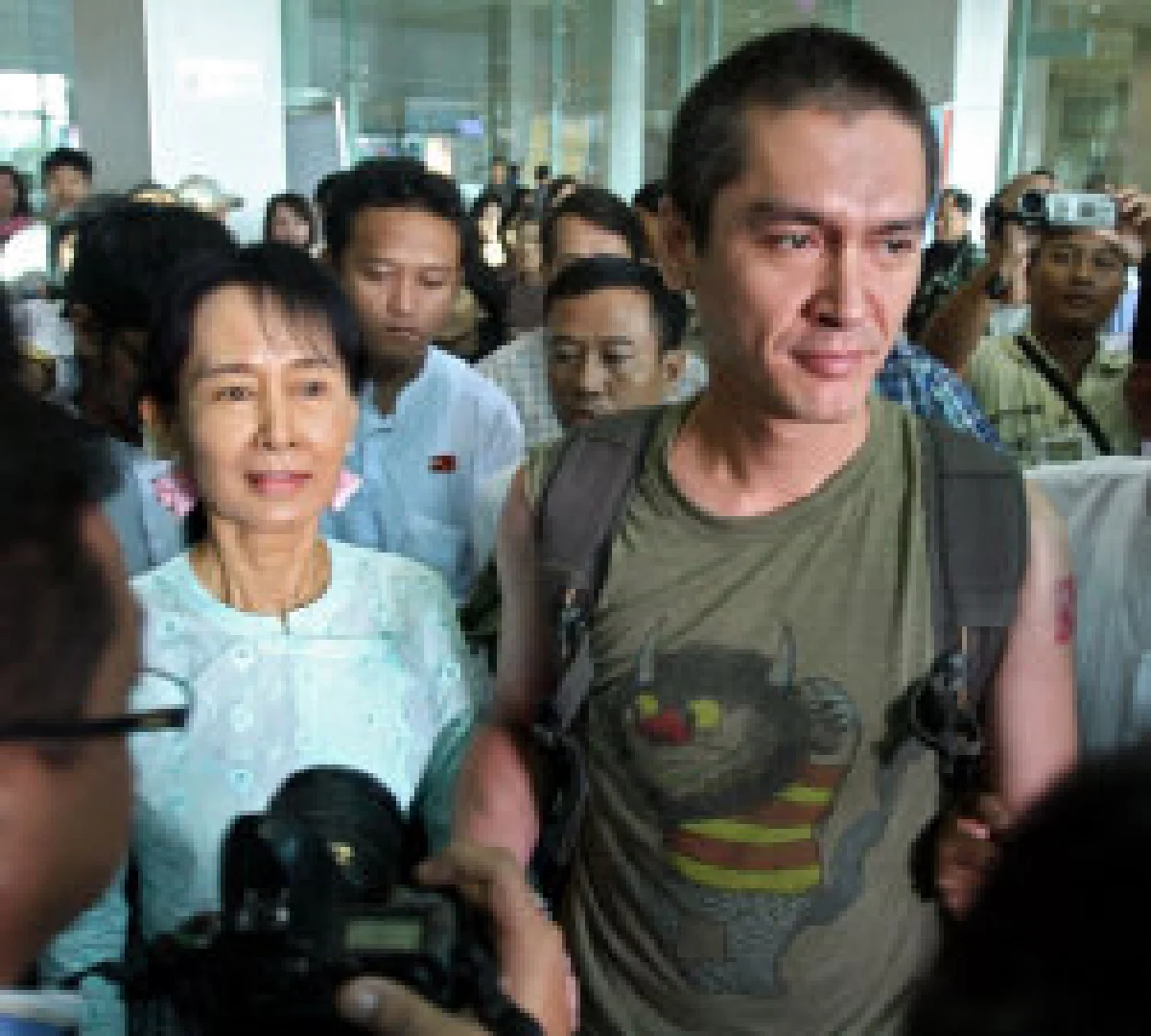 ซูจีฉลองวันเกิดปีที่66กับลูกชายคนเล็ก
