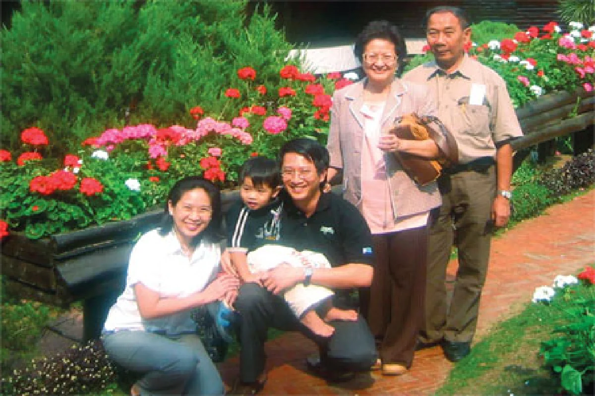 ผศ.พญ.ชลทิพย์ วิรัตกพันธ์ สุขแบบครอบครัวคุณหมอ