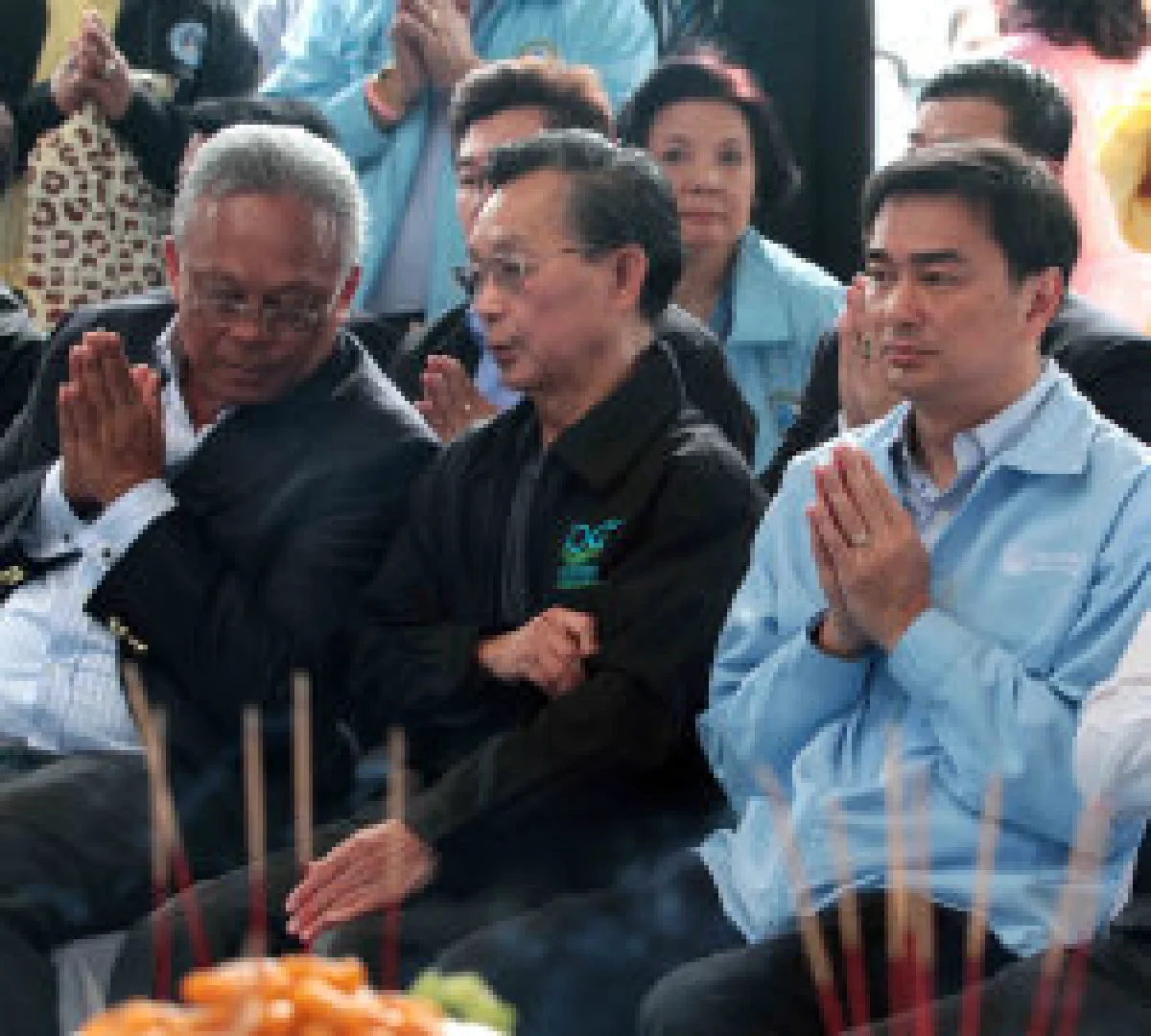 ปชป.เปลือยแดงกลางราชประสงค์