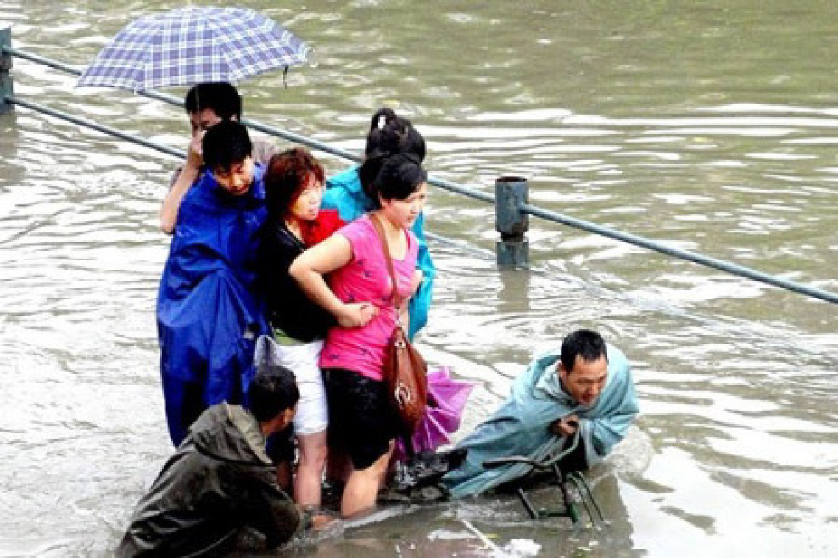 จีนน้ำทะลักเขื่อนท่วมบ้านเรือนเสียหาย จีนน้ำทะลักเขื่อนท่วมบ้านเรือนเสียหาย