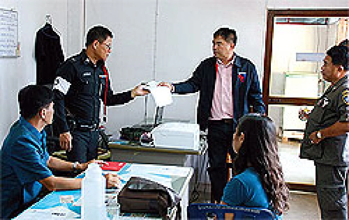 เขต 4 สุโขทัยร้อนฉ่ารวบเด็กชทพ.ขับรถตามพี่เมีย สมศักดิ์