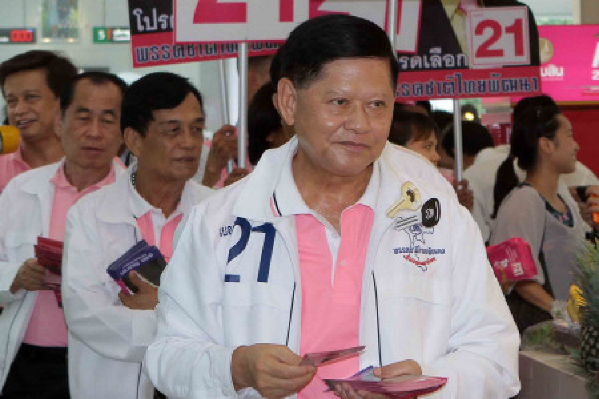"ชุมพล"เชื่อการเมืองดีขึ้น "ชุมพล"เชื่อการเมืองดีขึ้น