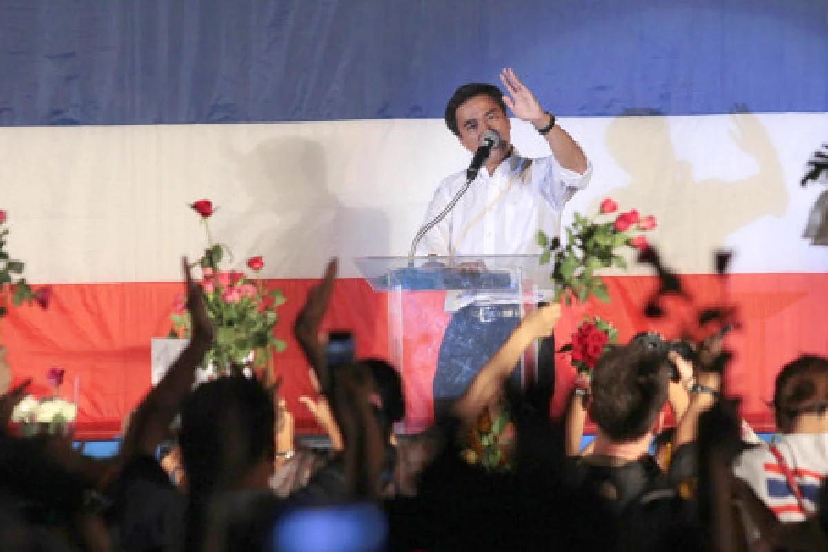 "มาร์ค"วอนถอนพิษ"ทักษิณ"