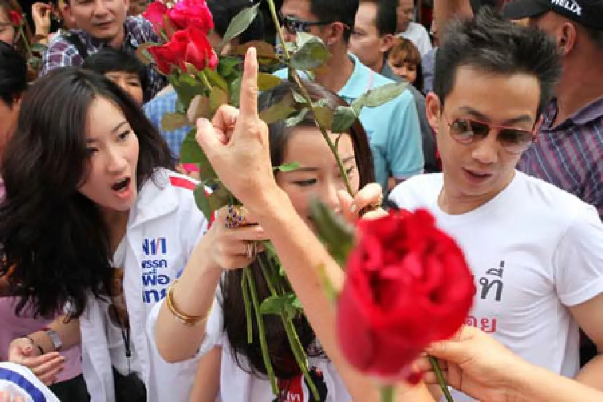 เอมหวังพ่อร่วมงานแต่ง